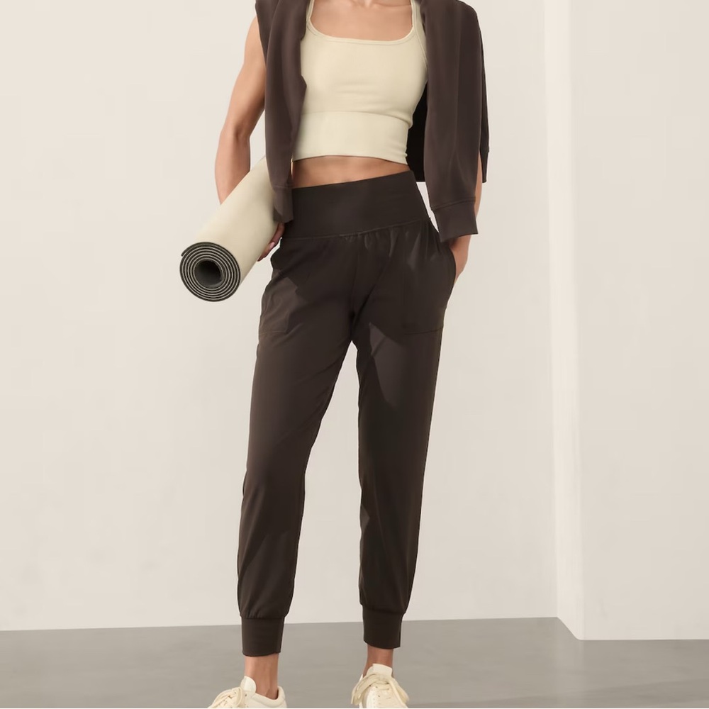 ATHLETA// Salutation High Rise Jogger in Powervita Teal Color